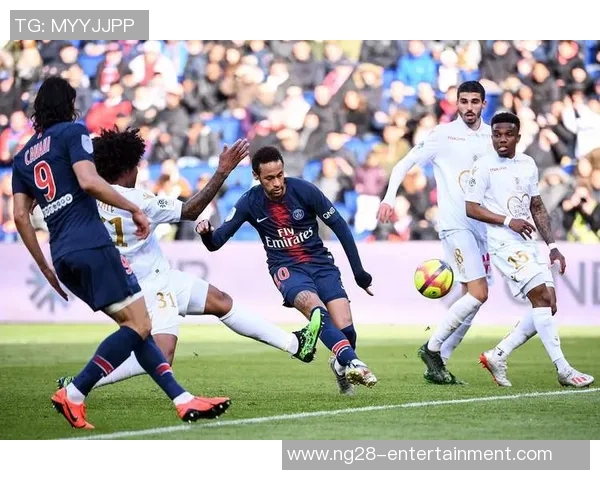 西甲赛场惊现冷门拜仁大胜巴黎圣日耳曼引发热议分析