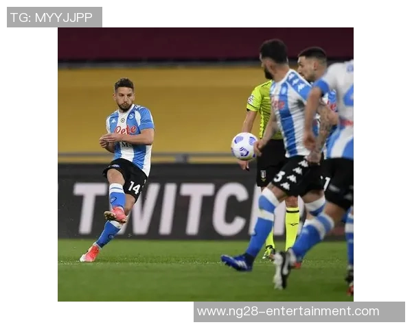 足总杯精彩对决那不勒斯与里昂战成平局神扑瞬间成比赛焦点分析